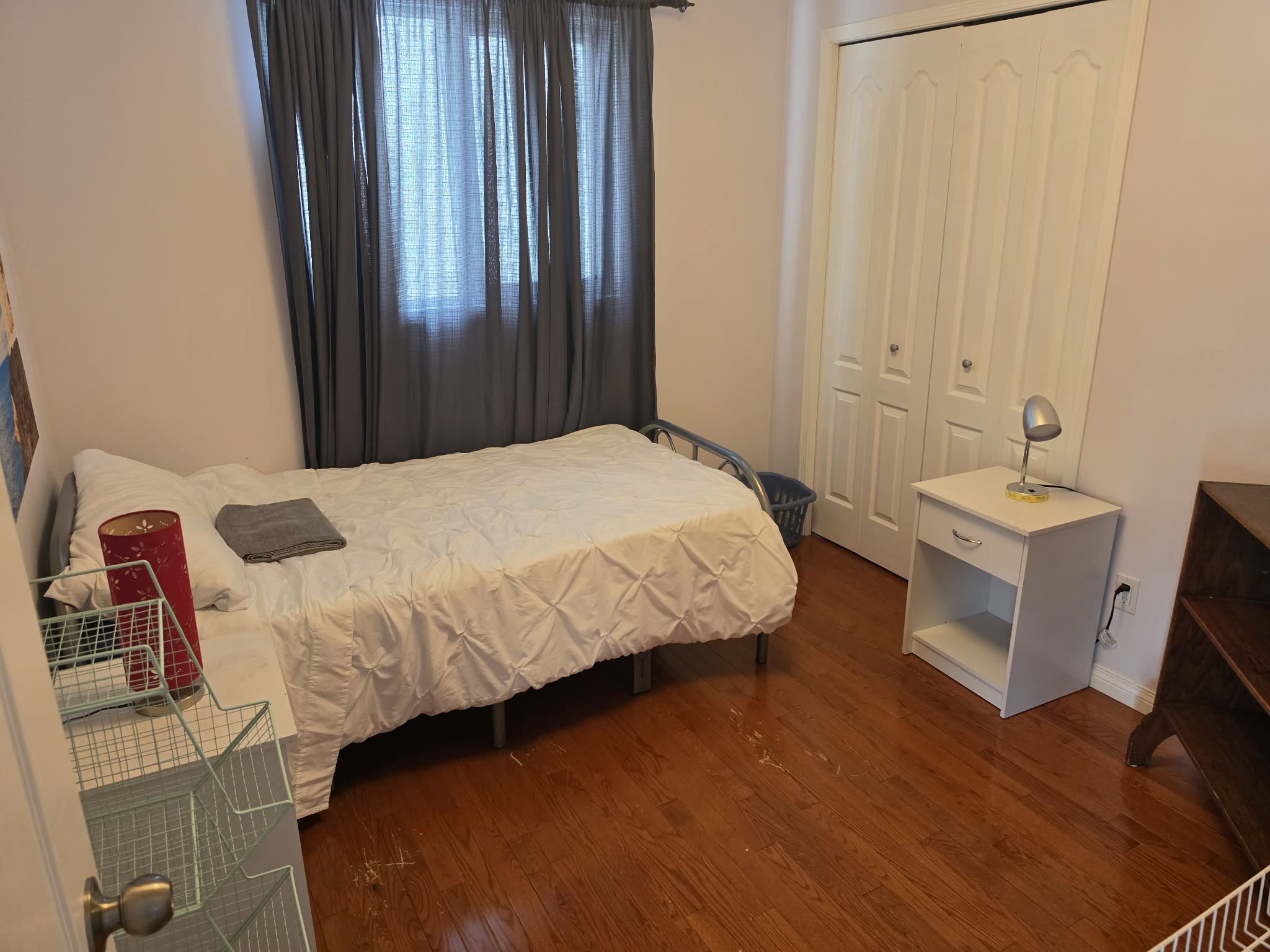 Second furnished bedroom at Grandma Jeannie's House