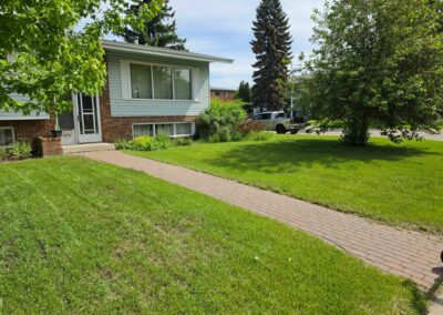 Front walkway and yard at Uncle Gerald's Place